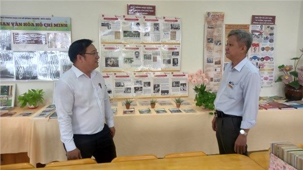 Chuẩn bị tiếp đoành đánh giá ngoai_Trưởng đoàn đánh giá ngoài đến kiểm tra khảo sát Thư viện.jpg